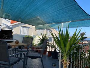 Balkón alebo terasa v ubytovaní Apartment ELENA 40 m2 with beautiful wide sea views 3 stars