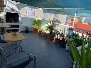 Balkón alebo terasa v ubytovaní Apartment ELENA 40 m2 with beautiful wide sea views 3 stars