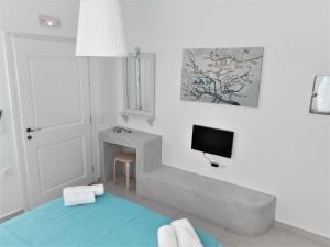 A television and/or entertainment centre at Drouga's Studios & Suites Astypalaia Greece