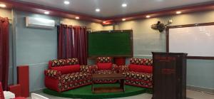 Ein Sitzbereich in der Unterkunft Hotel Royal Chautari, Butwal