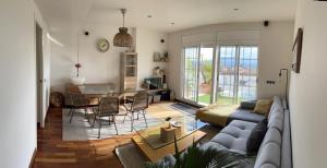 a living room with a couch and a table at Apartamento Atico-Spa in Santa Bárbara