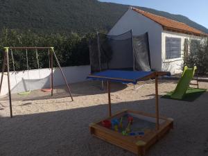 Nespecifikovaný výhled na hory nebo výhled na hory při pohledu z apartmánu