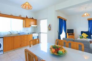 A kitchen or kitchenette at Lemon Grove Villa Dio