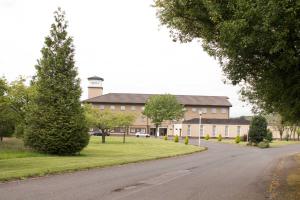 Gallery image of Cairn Hotel in Bathgate