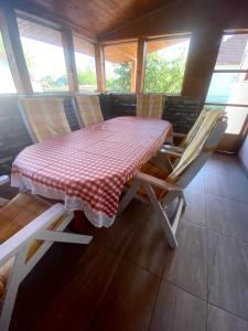 A seating area at Bella apartman