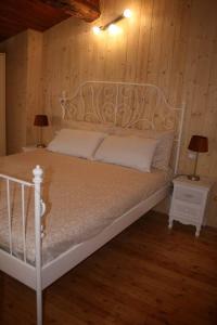 Posteľ alebo postele v izbe v ubytovaní Ca' du Barbè: tra le Alpi e il Mare