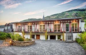 a house with a patio and a hill in the background at Hotel Filla Andre in Ernst