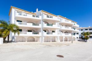 Galeriebild der Unterkunft CoolHouses Algarve Luz , 2 Bed apartment w/ sea view, Blue Ocean View (4972/AL) in Luz