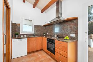 Kuchyň nebo kuchyňský kout v ubytování Villa Menorca Sirio by Mauter Villas