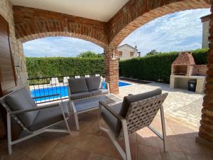 Bazén v ubytování Paradise Villa Cassonni Istria 4 Stars nebo v jeho okolí