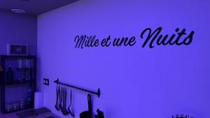 a wall with a sign that reads miles of wine nuts at Mille et une nuit, appartement classé 3 étoiles en RDC avec exterieur et parking in Dole