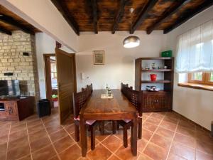 TV a/nebo společenská místnost v ubytování Paradise Villa Cassonni Istria 4 Stars