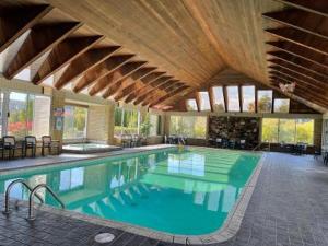 a large swimming pool in a large building at Parkside Inn Bridgeview in Mackinaw City