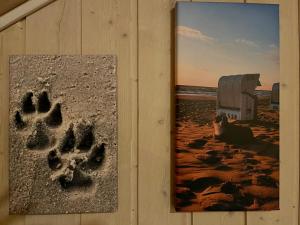 a cat paw prints in the sand next to a picture at Villa Mar Baabe in Baabe