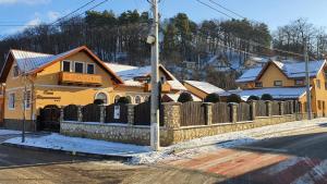 Casa Rasnoveana durante l'inverno