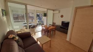 a living room with a couch and a table at Rosesapparts Voramar - La Cuana in Roses