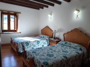 Łóżko lub łóżka w pokoju w obiekcie Casa Santa Leocadia