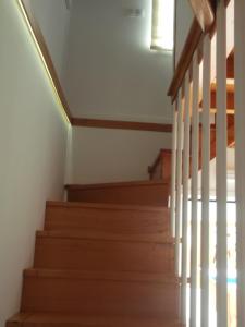 a staircase in a home with wood floors and a stair case at Alo Baía São Lourenço in Santa Bárbara