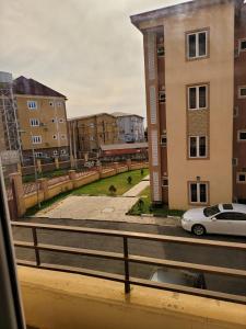 Imagen de la galería de Beautiful Studio Apartment with Wi-Fi, Netflix, PlayStation 4, Kitchen, Supermarket, Pharmacy & Laundry, en Abuja