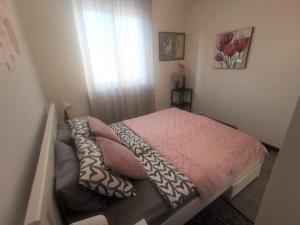 Posteľ alebo postele v izbe v ubytovaní Apartment Summer escape Rovinj with free street parking