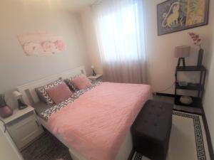 Posteľ alebo postele v izbe v ubytovaní Apartment Summer escape Rovinj with free street parking