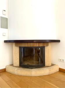 a living room with a fireplace in a room at chalet con vistas a sevilla in Gelves