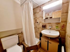 Ένα μπάνιο στο MOM - Alpine Boutique Apartments, Grindelwald gletscher, Eiger View Terrace Studio