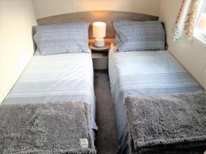 3 Bedroom Modern Caravan Sleeps up to 8
