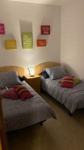 Un ou plusieurs lits dans un hébergement de l'établissement Appartement 2 chambres avec 3 piscines et parking gratuit