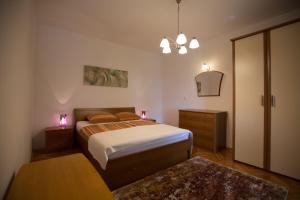 a bedroom with a bed and a table and a mirror at House Maca in Palit