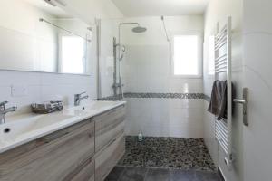 a white bathroom with a sink and a shower at VillasHomeClet - Villa Les Alizés in Vensac