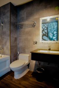 Phòng tắm tại Lá Hotel Bình Tân
