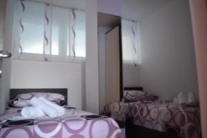 Katil atau katil-katil dalam bilik di Apartments Zadar 4 You