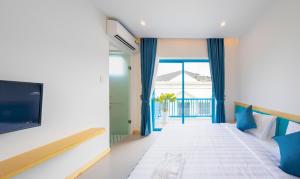 a bedroom with a large bed and a tv at Turi Staypoint in Quang Ngai