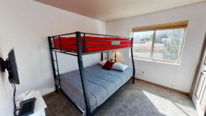 Postelja oz. postelje v sobi nastanitve Red Cliff Condos #1H