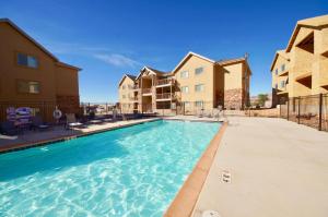 a swimming pool at a apartment complex with condos at Red Cliff Condos #6i in Moab