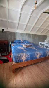 Voodi või voodid majutusasutuse Saho Coffee & Rooms toas