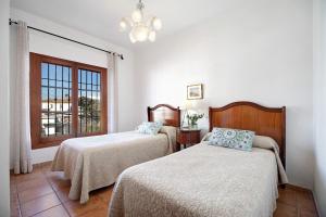 A bed or beds in a room at Caracola Apartment
