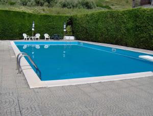 Bazén v ubytování Hotel Svizzero nebo v jeho okolí + 37 fotografií