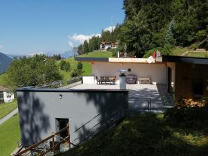 a view of a house with a balcony at Alpenblick de Luxe in Oetz