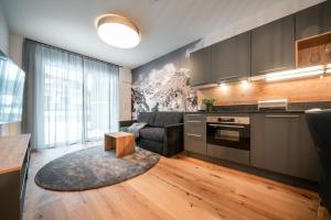 Kuchyňa alebo kuchynka v ubytovaní Das Conrad by Schladming-Appartements + 37 fotografií