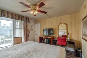 a bedroom with a bed and a ceiling fan at The Wharf Inn in San Francisco +65 photos