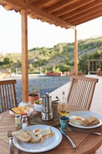 a wooden table with plates of food on top of it at Sustainable Rural House La Lisa Dorada in Agulo