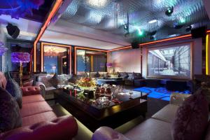 Posezení v ubytování Crowne Plaza Huizhou by IHG