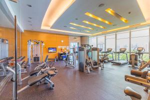 Fitness centrum a/nebo fitness zařízení v ubytování Crowne Plaza Huizhou, an IHG Hotel