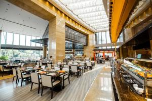 Restaurace v ubytování Crowne Plaza Huizhou by IHG
