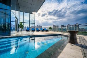 Bazén v ubytování Crowne Plaza Huizhou by IHG nebo v jeho okolí