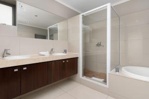 Koupelna v ubytování Icon Luxury Apartments + 103 fotografií