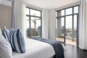 Postel nebo postele na pokoji v ubytování Icon Luxury Apartments