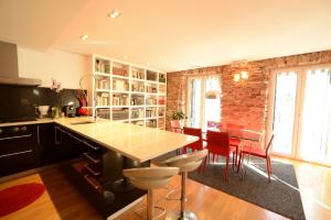 a kitchen and dining room with a table and chairs at Go Donosti Jane in Donostia-San Sebastián